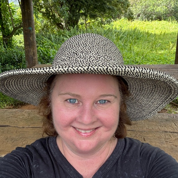 Meet your Posher, Janice - Picture 3 of 3